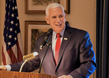 ‘등 돌린’ 펜스 전 부통령, 2024년 트럼프와 맞붙는다.