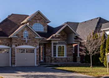 주택 거래 코로나19 이후 최저…집값은 사상 최고치