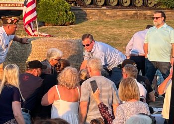 뉴욕 주지사 공화당 후보 선거 유세 도중 피습