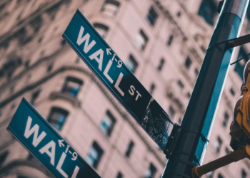 뉴욕증시, SNAP發 어닝 쇼크 공포에 일제 하락…나스닥 225P↓