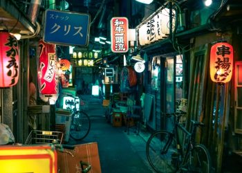 “일본, 엔화 폭락에 1인당 GDP 한국에 역전”