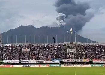 큐슈 사쿠라지마 화산 분화.…분출 암석 2.5㎞ 날아가