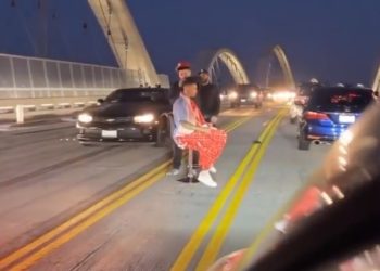 골칫거리 전락한 ‘6가 다리’ ..경찰, 3일 연속 폐쇄