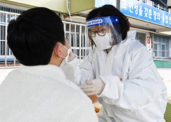 어릴수록 ‘코로나 재감염’ …3회 감염 42.9% 17세 이하