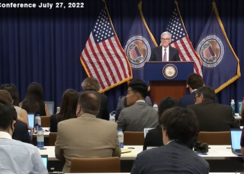 파월 “다음 회의서도 큰 폭 인상…경기침체 아냐”