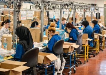 “공휴일 근무, 오버타임 지급 대상 아냐..휴무 여부는 고용주의 고유 권한”