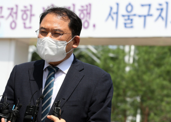 ‘이준석 성 상납 의혹’ 기업인 “접대 여성 보냈다”