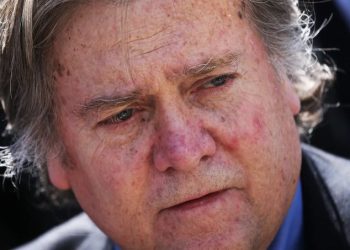 ‘트럼프 책사’ 배넌, 처량한 신세..유죄평결, 수감 위기