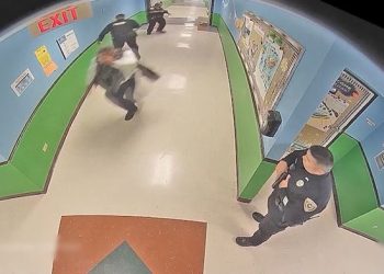 “돌격 소총 민간 판매 못한다”..하원, 법안 통과