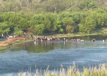 강 건너면 아메리칸 드림…최대규모 밀입국 행렬(영상)