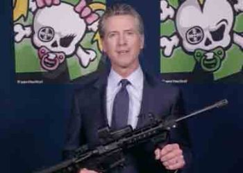 “고스트건 내년까지 번호 받아라”, 강력한 총기규제법 서명