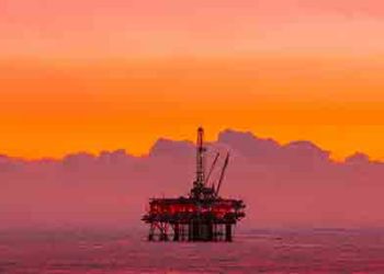 바이든, 미 연안 유정 11곳 채굴 지속 제안