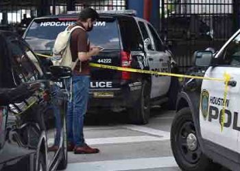 운전자들 말다툼 결국 차량 총격전, 1명 사망