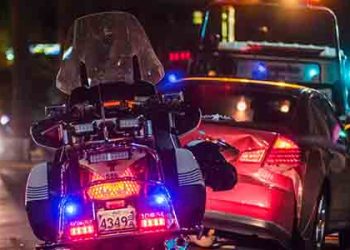 OC 경관 4명 차로 친 겁 없는 음주 운전자