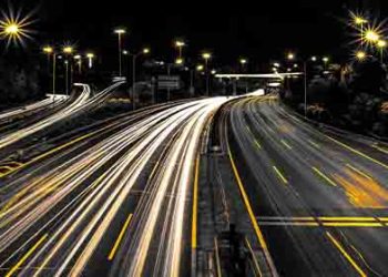 5번 프리웨이 달리던 차에서 7살 아이 떨어져 사망