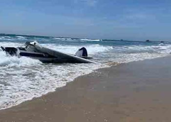 헌팅턴 비치 앞 바다 비행기 추락(영상)