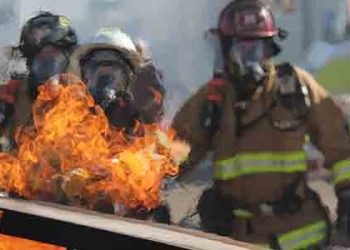 사우스 LA 화재 진화 도중 소방관 부상