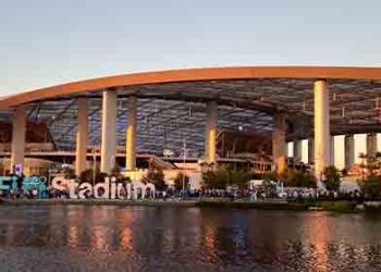 소파이 스타디움 호수서 시신발견