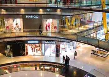 센추리 시티 웨스트필드 떼강도단 14명 들이닥쳐