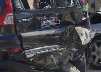 “차가 움직여”  운전자, 자기 차에 치여 중상..주유소서