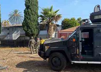 룸메이트 총 쏘고 아파트 방화..컴튼서 특수기동대와 대치극