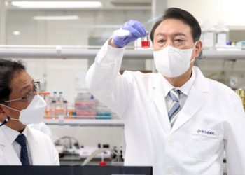 ‘날개 없는 추락’ 윤석열, ‘지지율’ 또 최저치…’잘한다’ 24%·’못한다’ 66%