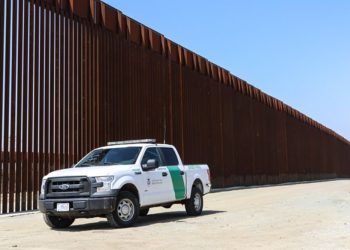 바이든, 샌디에고 해변 국경장벽 건설계획 철회..CBP와 합의