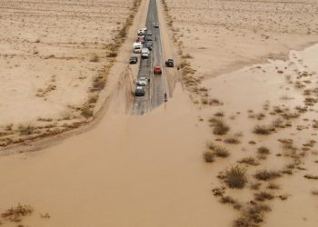 (1보)데스밸리 돌발홍수..차량 60대 파묻혀(영상)