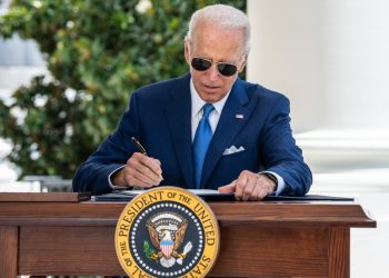 상원, 인플레 감축법 가결..전기차 7500달러 세금공제, 약값 인하..하원통과 확실