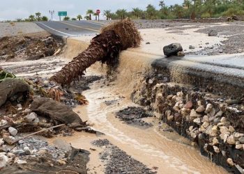 (2보)무서운 돌발 홍수…데스 밸리 1000명 고립(영상)
