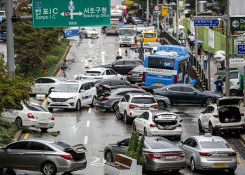 흙탕물 빠진 강남은 ‘전쟁터’ 방불…반복되는 침수, 왜?