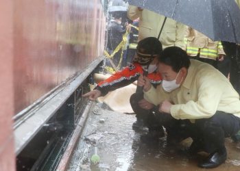 아파트 갇혀 출근 못한 대통령 “전 정부 탓하더니 능력·수준 차이 심각”