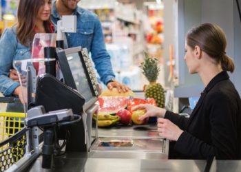 “인플레 완화됐다고?..식료품 가격 끝없이 치솟아”.. 달걀값 무려 47% 상승