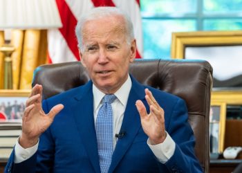 “미국 민주주의 불안”…천둥 속 백악관 역사공부