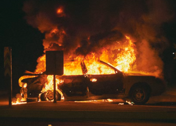 “너무 추워서” 자기 자동차에 불 지른 남성