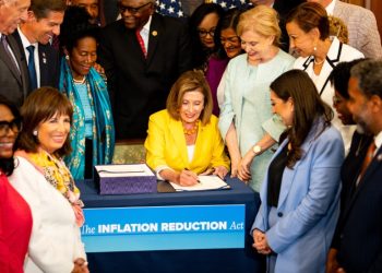 ‘7400억달러 규모’ 인플레 감축법안 하원 통과.