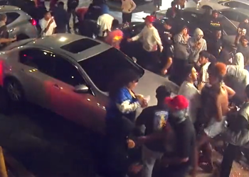 [충격 영상] LA 세븐일레븐 매장에 100여명 난입, 집단 약탈..경찰 “끝까지 추적”