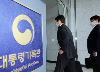 검찰, ‘난공불락’ 대통령기록관 압수 수색…前정권 위법성 나왔나