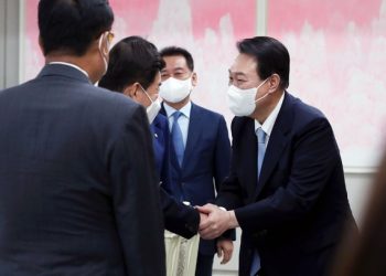 김진표 “4년 중임제 개헌해야”제안..윤석열 “반대하지 않는다”