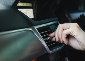 [알아봅시다]자동차 에어컨 냄새 안 나게 하려면?