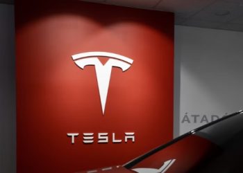 테슬라, 3대 1 주식 분할 단행…25일 첫 거래