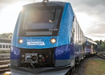 독일, 세계 첫 수소전철 시연…”바퀴 달린 발전소”