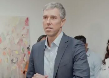 민주당 텍사스 주지사 후보, 정체불명 감염병 유세중단 입원