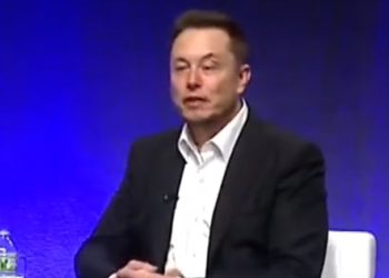 먼저 웃은 머스크…”트위터, 가짜 계정 정보 넘겨라”