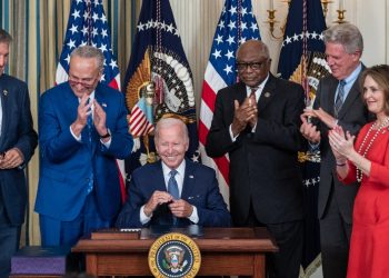 바이든에 뒷통수 맞은 한국, 긴급 방미..보조금 배제 뒷북 “예외적용 가능할까”