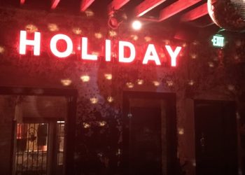 LA 유명 주점서 새벽 총기 난사…6명 총 맞아