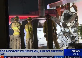 ‘로드 레이지’ 총격전 벌이던 차량 집으로 돌진