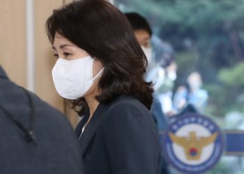 경찰, 이재명 부인 김혜경씨 ‘법카 유용 의혹’ 검찰 송치