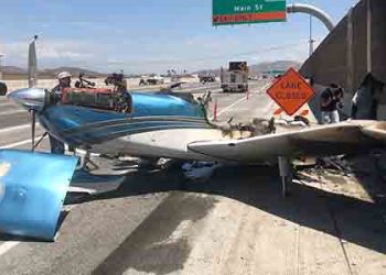 (영상)91번 프리웨이의 기적, 화염 휩싸인 경비행기, 다친 사람 없어