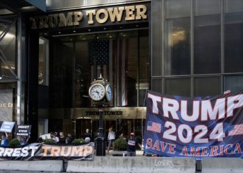 “FBI 트럼프 저택 급습, 일급 기밀 핵무기 문서 찾기위한 것” WP